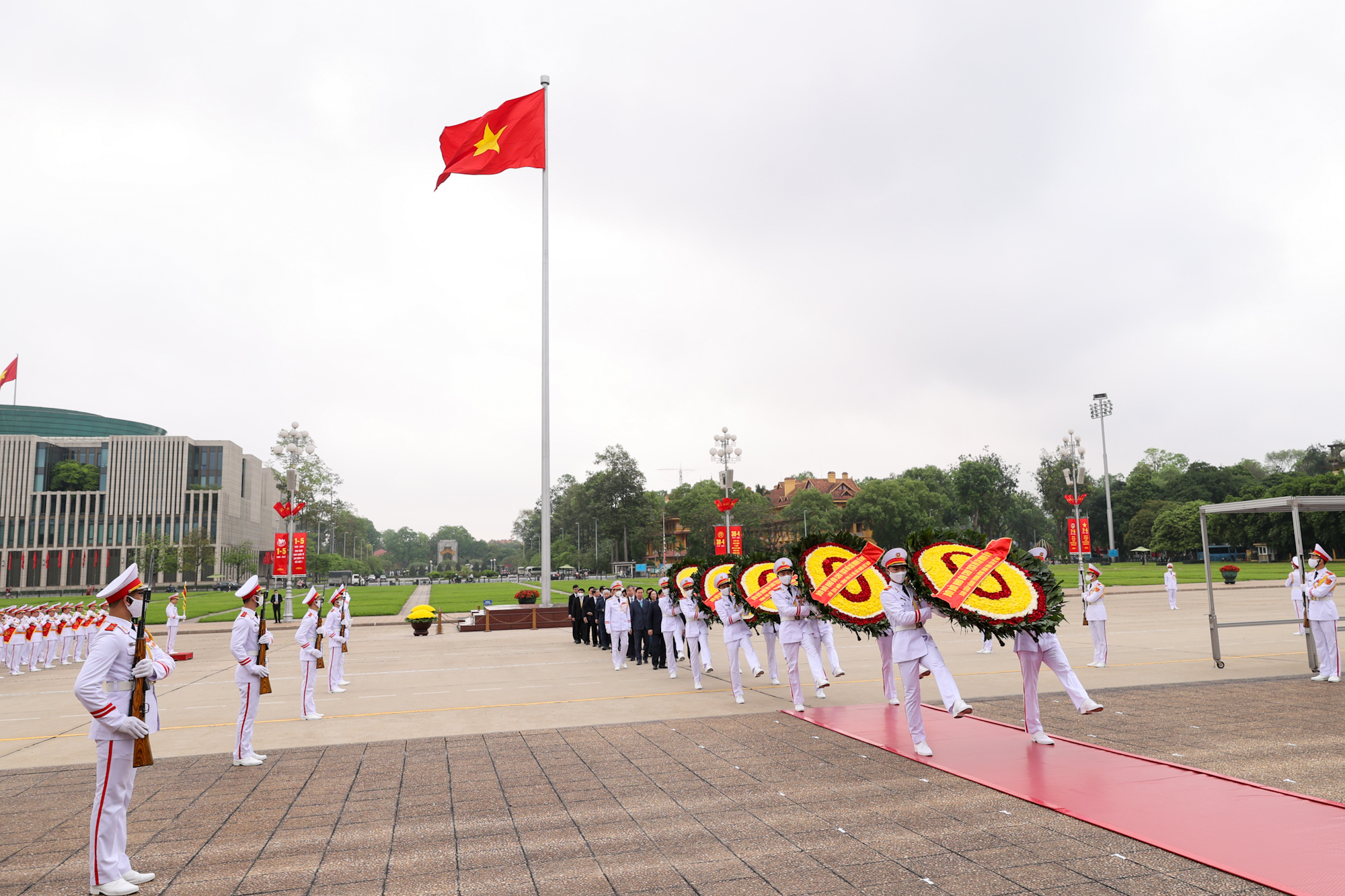 Lãnh đạo Đảng, Nhà nước viếng Chủ tịch Hồ Chí Minh nhân 47 năm Ngày thống nhất đất nước