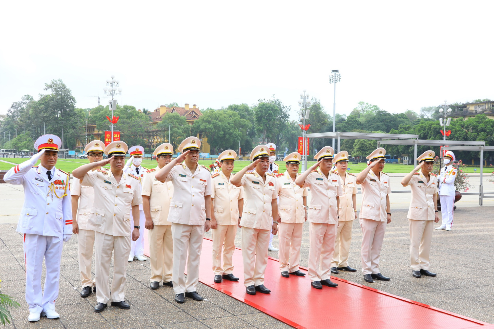 Lãnh đạo Đảng, Nhà nước viếng Chủ tịch Hồ Chí Minh nhân 47 năm Ngày thống nhất đất nước