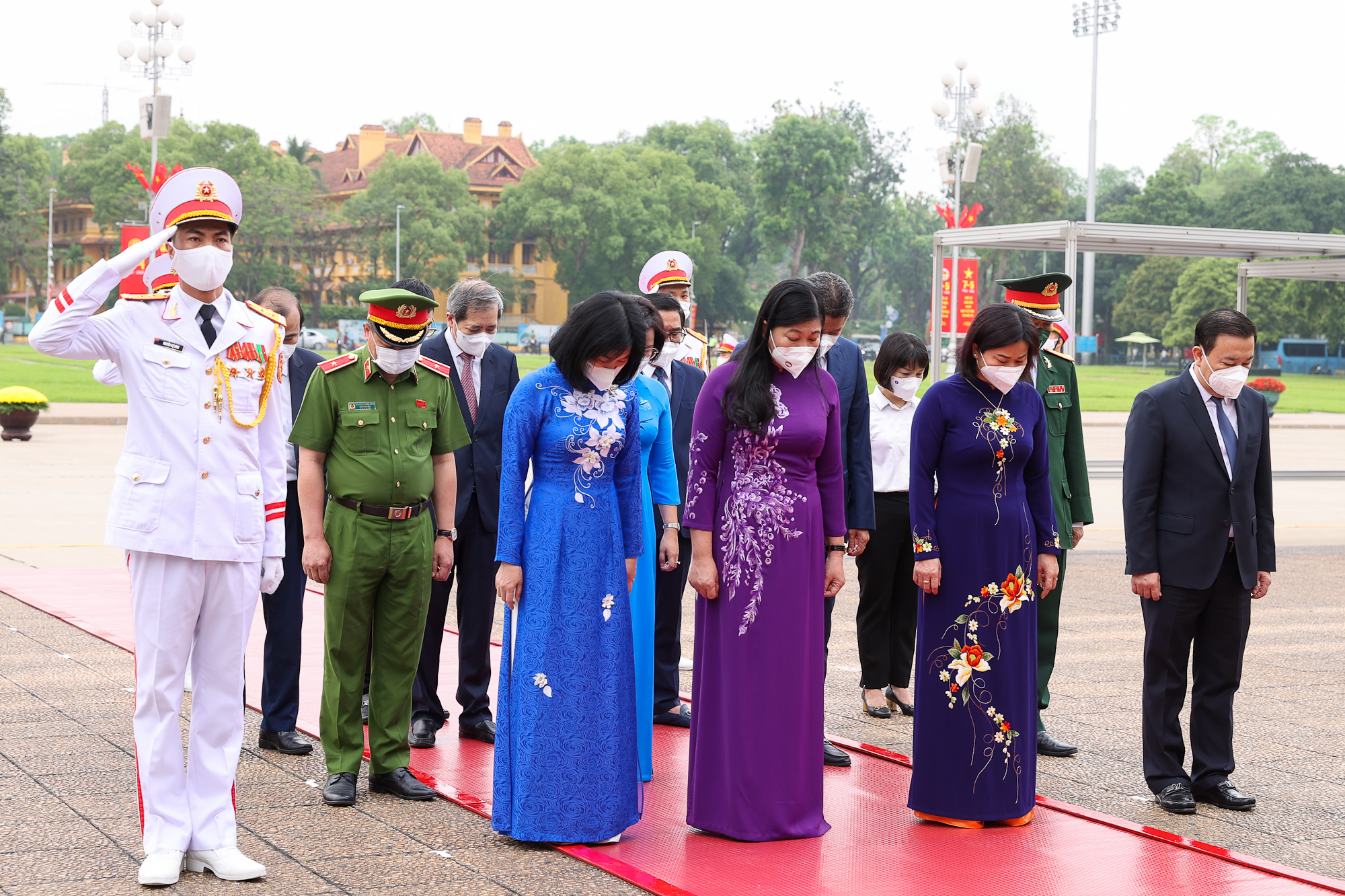 Lãnh đạo Đảng, Nhà nước viếng Chủ tịch Hồ Chí Minh nhân 47 năm Ngày thống nhất đất nước