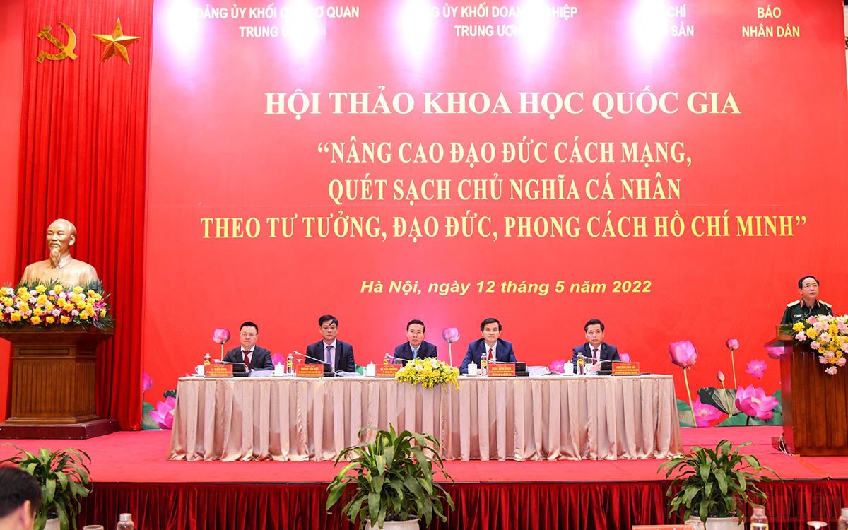 Nâng cao đạo đức cách mạng, quét sạch chủ nghĩa cá nhân theo tư tưởng, đạo đức, phong cách Hồ Chí Minh