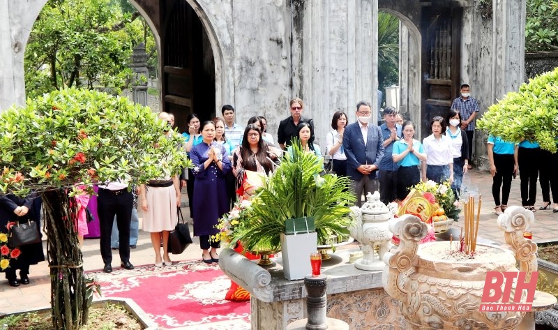 Hội LHPN Việt Nam và đối tác quốc tế khảo sát mô hình phát triển kinh tế cho phụ nữ ở nông thôn tại Thanh Hóa