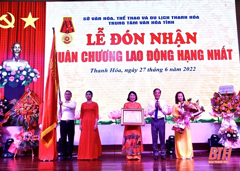 Sở VH, TT&DL đón nhận Huân chương Lao động hạng Nhất cho Trung tâm Văn hóa tỉnh và công bố thành lập mới một số đơn vị sự nghiệp trực thuộc