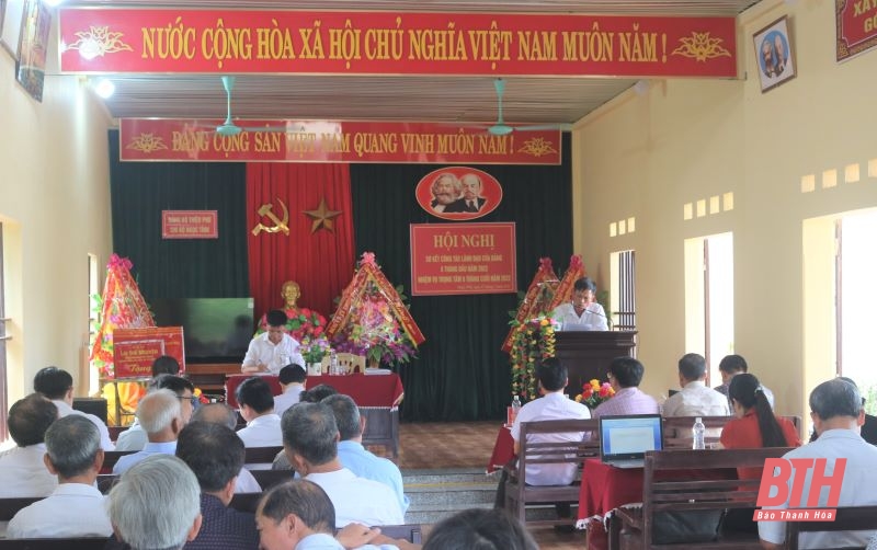 Phó Bí thư Thường trực Tỉnh uỷ Lại Thế Nguyên dự sinh hoạt chi bộ cùng đảng viên thôn Ngọc Tỉnh, xã Thiệu Phú (Thiệu Hoá)