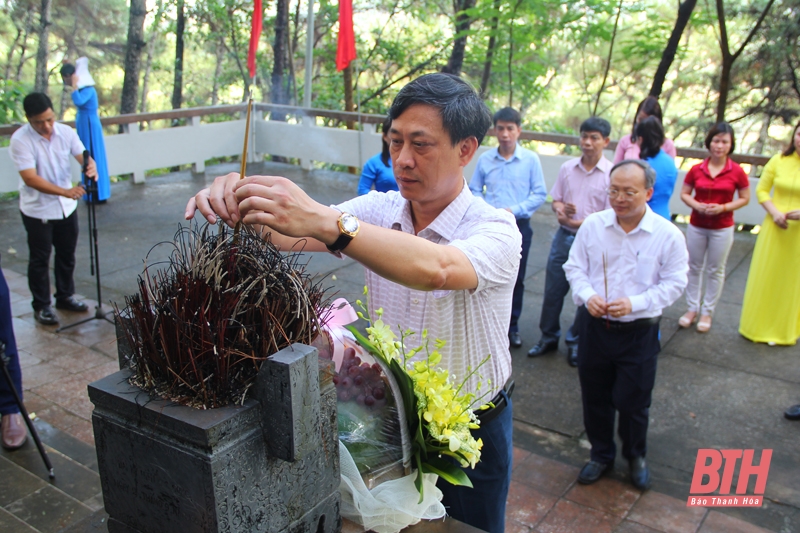 Phó Trưởng đoàn ĐBQH tỉnh Thanh Hóa Mai Văn Hải thăm, tặng quà gia đình chính sách huyện Đông Sơn