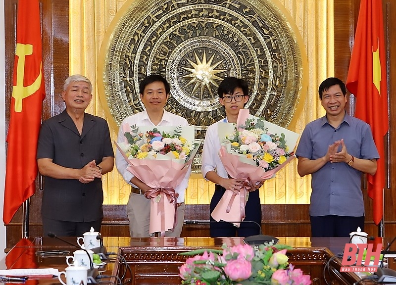 Thanh Hoá tuyên dương và trao thưởng cho học sinh, giáo viên có học sinh đoạt giải Olympic Toán quốc tế năm 2022