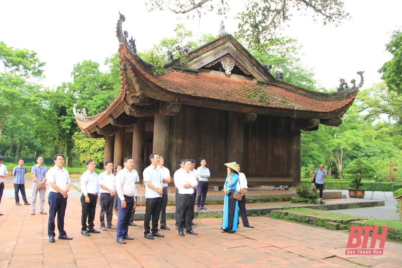 Đoàn công tác tỉnh Quảng Nam dâng hương tại Đền thờ Lê Hoàn và Khu di tích Lam Kinh