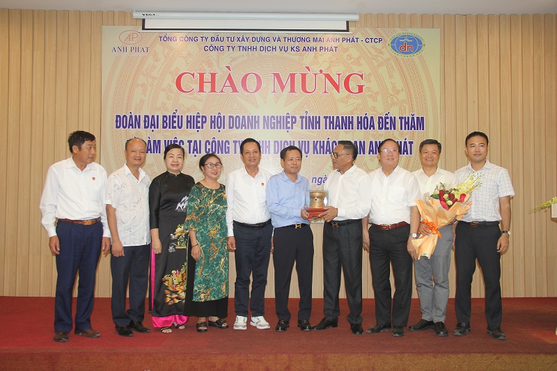 Hiệp hội Doanh nghiệp tỉnh Thanh Hoá dâng hương tri ân các Anh hùng liệt sỹ