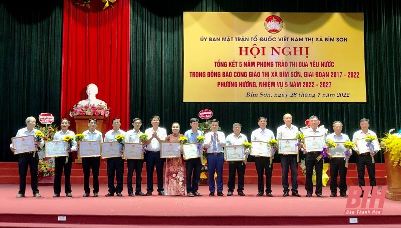 Tổng kết 5 năm phong trào thi đua yêu nước “Sống tốt đời, đẹp đạo” trong đồng bào Công giáo thị xã Bỉm Sơn giai đoạn 2017-2022