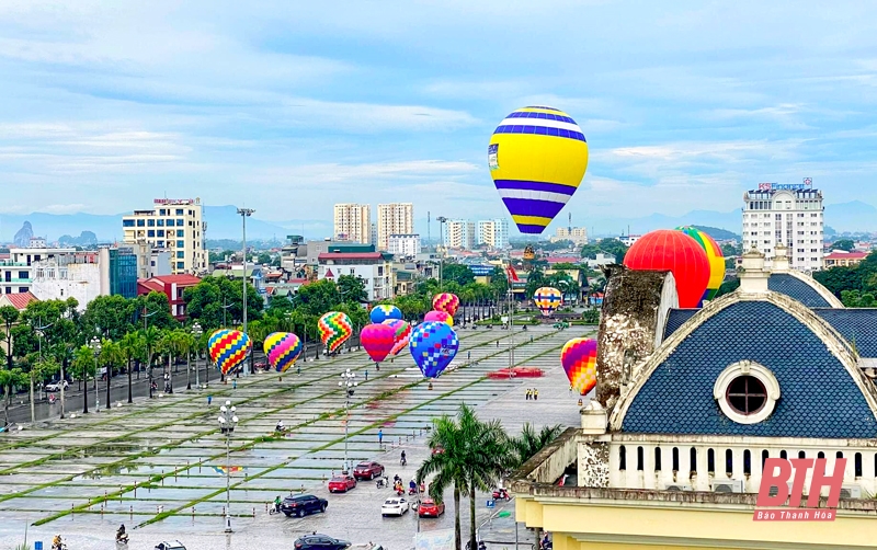 Người dân háo hức chờ đón Lễ hội khinh khí cầu “Thanh Hóa rực rỡ sắc màu”