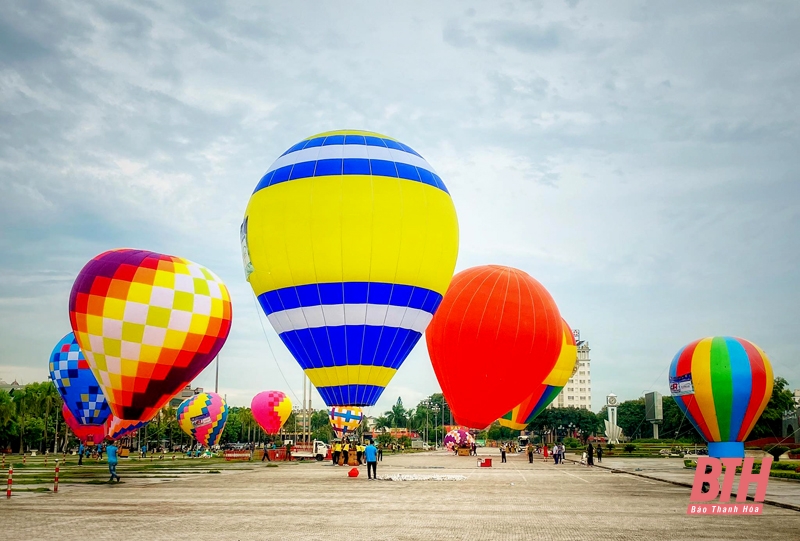 Người dân háo hức chờ đón Lễ hội khinh khí cầu “Thanh Hóa rực rỡ sắc màu”