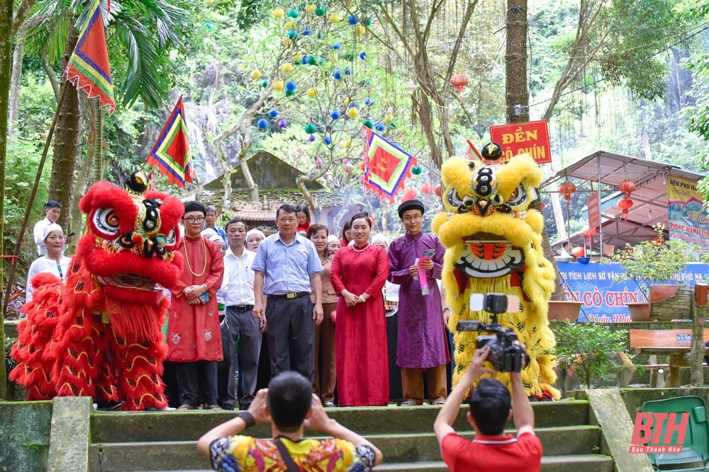 Linh thiêng Lễ hội Phủ Na