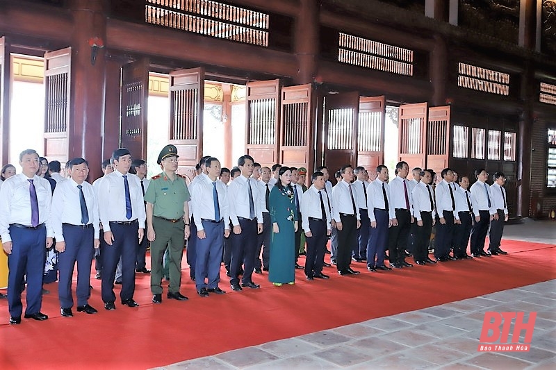 Đoàn Đại biểu tỉnh Thanh Hóa dâng hương tưởng niệm Chủ tịch Hồ Chí Minh, Mẹ Việt Nam Anh hùng và các Anh hùng liệt sĩ nhân dịp Quốc khánh Nước CHXHCN Việt Nam