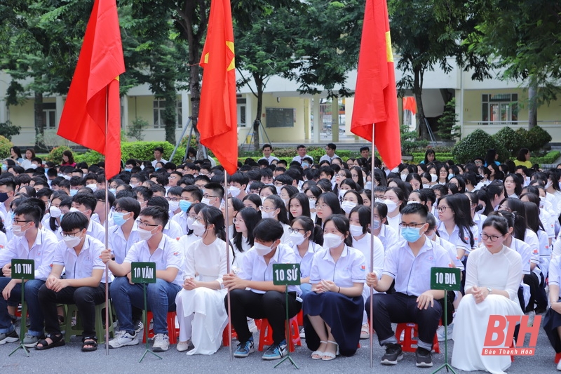 Bí thư Tỉnh ủy Đỗ Trọng Hưng dự Lễ khai giảng năm học mới 2022-2023 tại Trường THPT chuyên Lam Sơn