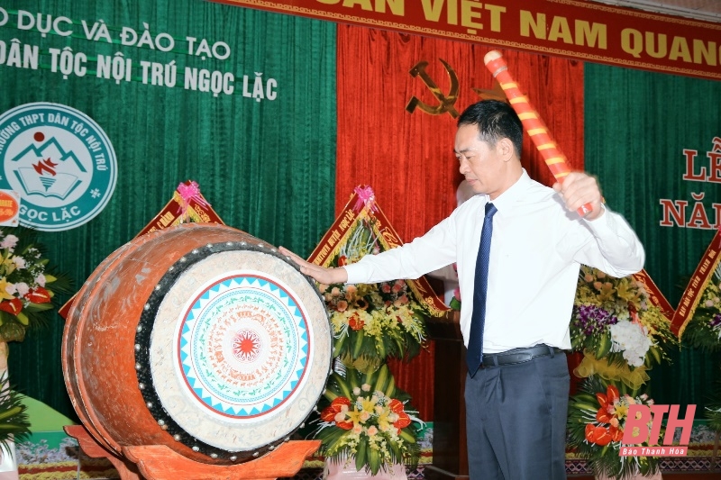 Phó Bí thư Tỉnh ủy Trịnh Tuấn Sinh dự Lễ khai giảng năm học mới tại Trường THPT Dân tộc Nội trú Ngọc Lặc