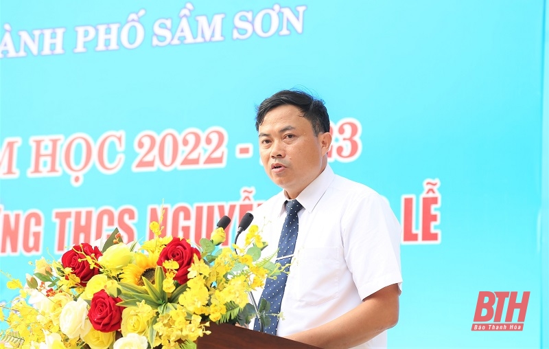 Phó Bí thư Thường trực Tỉnh ủy Lại Thế Nguyên dự Lễ khai giảng năm học mới tại Trường THCS Nguyễn Hồng Lễ