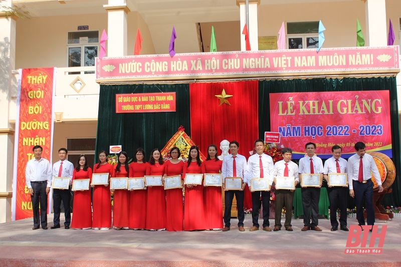 Giám đốc Sở Giáo dục và Đào tạo Thanh Hóa dự Lễ khai giảng năm học mới tại Trường THPT Lương Đắc Bằng