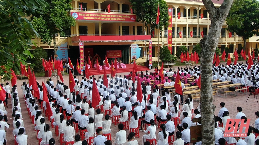 Tưng bừng khai giảng năm học mới