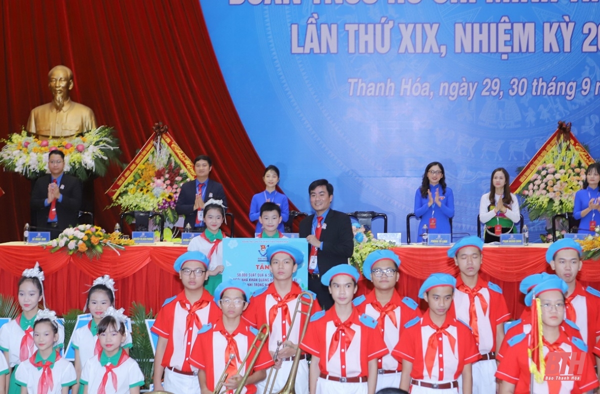 Toàn cảnh phiên trọng thể Đại hội đại biểu Đoàn TNCS Hồ Chí Minh tỉnh Thanh Hóa lần thứ XIX, nhiệm kỳ 2022-2027