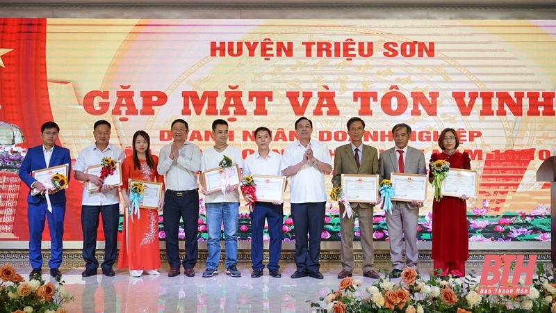 Huyện Triệu Sơn gặp mặt và tôn vinh doanh nhân, doanh nghiệp