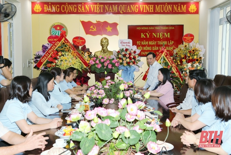 Phó Bí thư Thường trực Tỉnh ủy Lại Thế Nguyên chúc mừng Hội Nông dân tỉnh