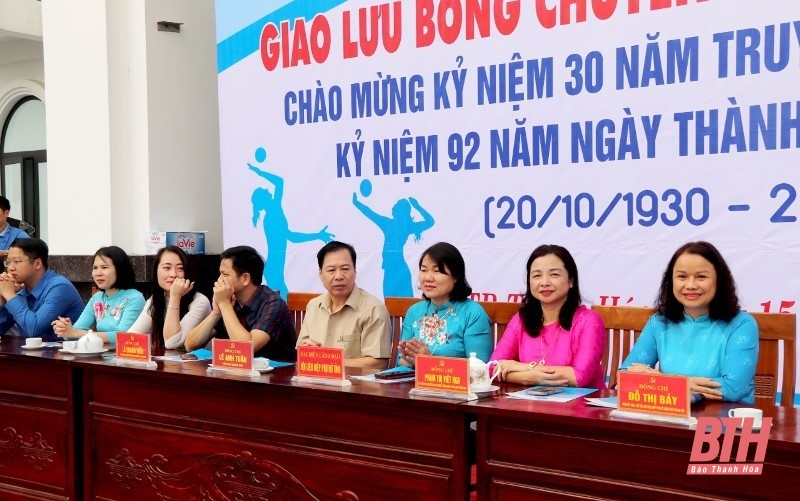 Hội LHPN TP Thanh Hóa: Giao lưu bóng chuyền hơi và đồng diễn dân vũ thể thao