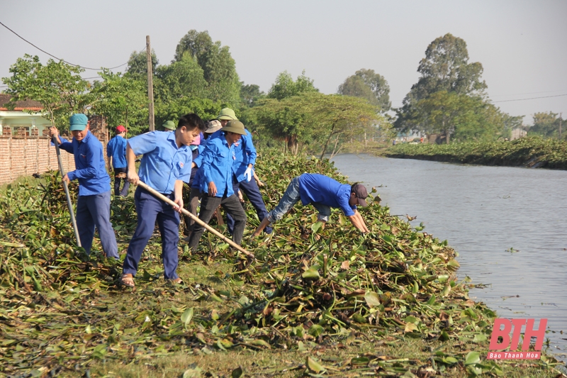 Hậu Lộc ra quân giải toả vi phạm hành lang bảo vệ công trình đê điều và thuỷ lợi