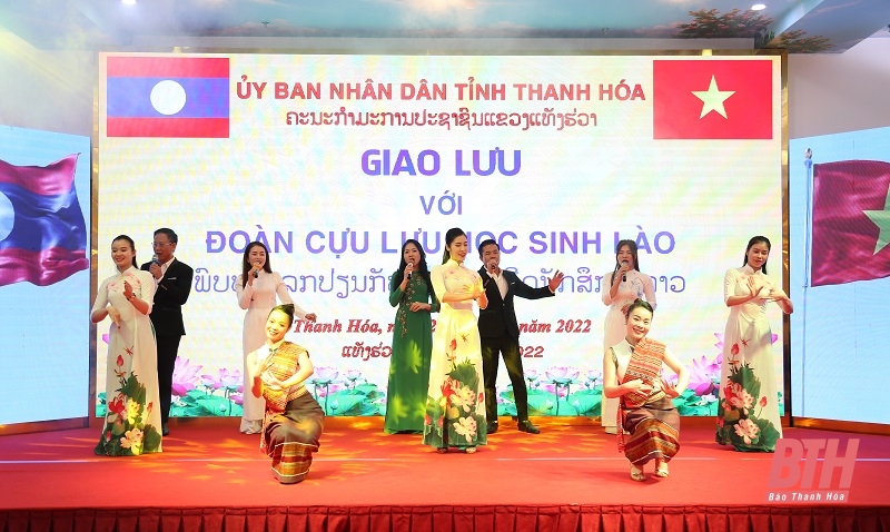 Giao lưu cựu lưu học sinh Lào và các thầy, cô giáo tại Việt Nam