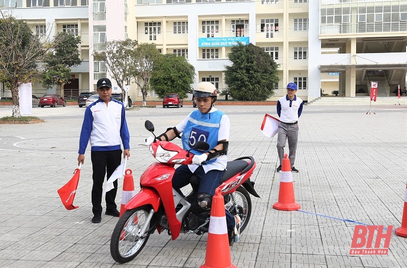 Đẩy mạnh tuyên truyền, giáo dục pháp luật về an toàn giao thông cho học sinh, sinh viên