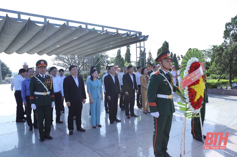 Bí thư Tỉnh ủy Thanh Hóa Đỗ Trọng Hưng thăm, tặng quà hỗ trợ TP Đà Nẵng khắc phục hậu quả bão lụt