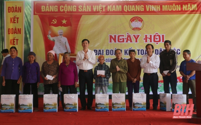 Chủ nhiệm Ủy ban Kiểm tra Tỉnh ủy Lê Quang Hùng dự Ngày hội Đại đoàn kết toàn dân tộc tại thôn Minh Long