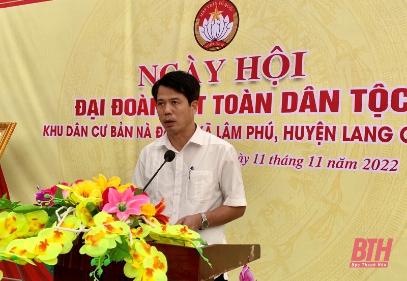 Đồng chí Trưởng Ban Tuyên giáo Tỉnh ủy dự Ngày hội Đại đoàn kết dân tộc tại bản Nà Đang