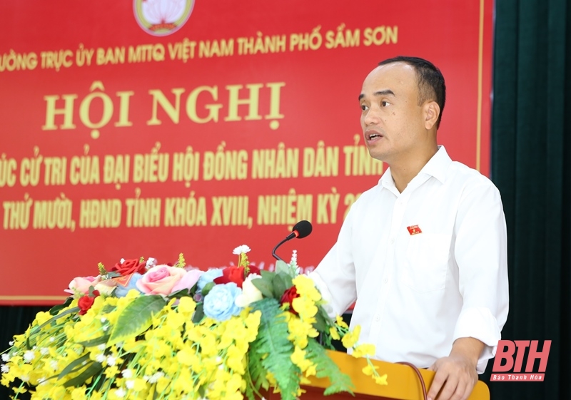 Phó Bí thư Tỉnh ủy Trịnh Tuấn Sinh cùng Tổ đại biểu HĐND tỉnh tiếp xúc cử tri TP Sầm Sơn