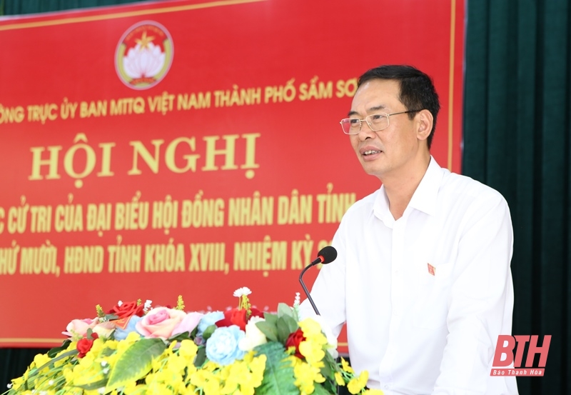 Phó Bí thư Tỉnh ủy Trịnh Tuấn Sinh cùng Tổ đại biểu HĐND tỉnh tiếp xúc cử tri TP Sầm Sơn