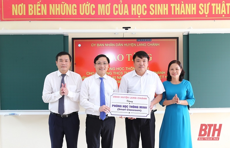 Lang Chánh biểu dương, khen thưởng các tập thể, cá nhân tiêu biểu xuất sắc ngành giáo dục