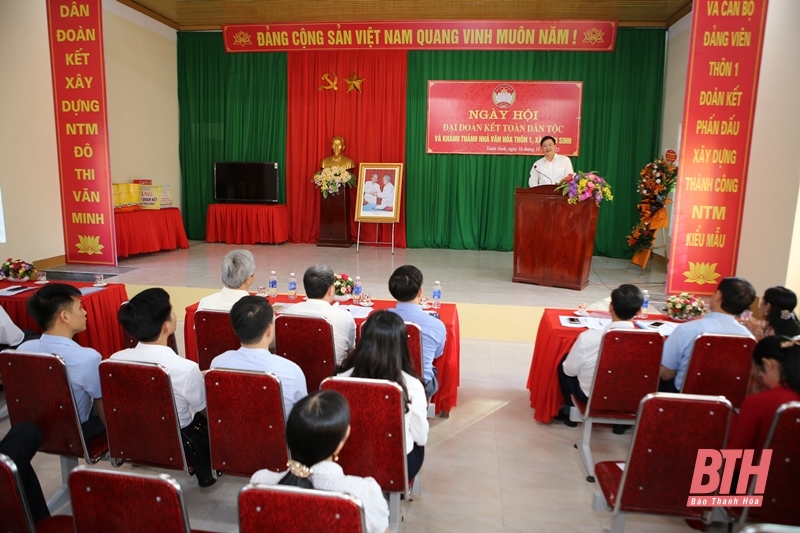 Phó Chủ tịch UBND tỉnh Mai Xuân Liêm chung vui ngày hội Đại đoàn kết toàn dân tộc với Nhân dân thôn 1, xã Xuân Sinh