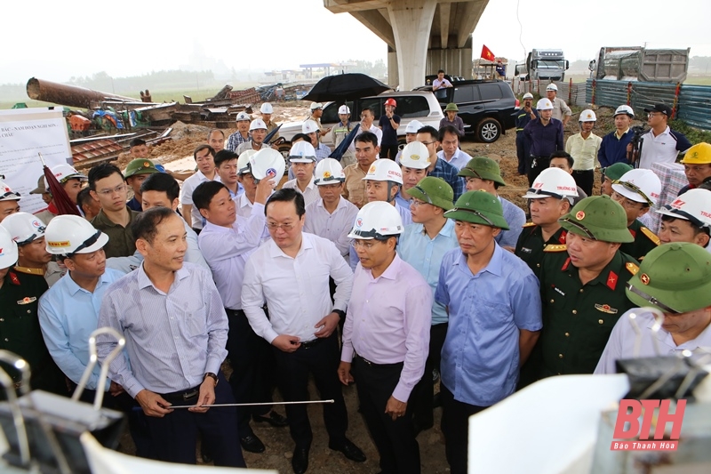 Bộ trưởng Bộ Giao thông - Vận tải Nguyễn Văn Thắng kiểm tra tiến độ dự án cao tốc Bắc - Nam đoạn qua tỉnh Thanh Hóa