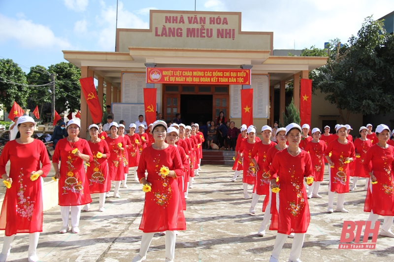 Phó Trưởng đoàn ĐBQH tỉnh Mai Văn Hải dự Ngày hội Đại đoàn kết toàn dân tộc tại khu dân cư thôn 1, xã Liên Lộc (Hậu Lộc)