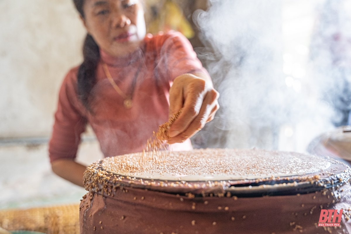 Làng nghề bánh đa hơn 100 tuổi vào vụ Tết 