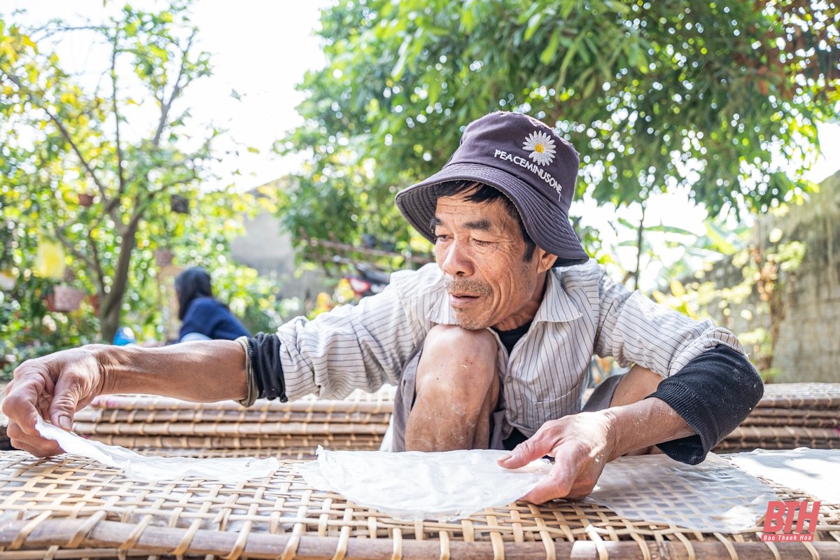 Làng nghề bánh đa hơn 100 tuổi vào vụ Tết 