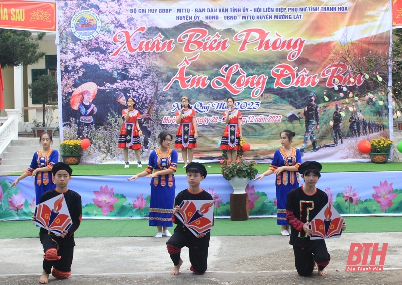 “Xuân biên phòng - ấm lòng dân bản” nơi vùng cao Mường Lát 