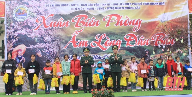 “Xuân biên phòng - ấm lòng dân bản” nơi vùng cao Mường Lát 