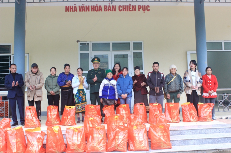 “Xuân biên phòng - ấm lòng dân bản” nơi vùng cao Mường Lát 