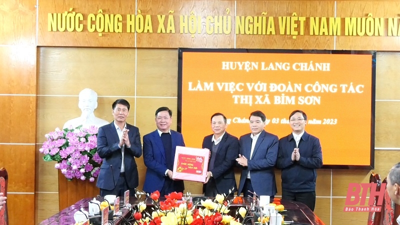 Thị xã Bỉm Sơn và huyện Lang Chánh tăng cường hợp tác phát triển kinh tế - xã hội