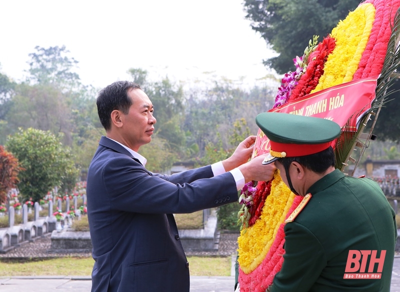 Phó Bí thư Tỉnh ủy Trịnh Tuấn Sinh viếng Nghĩa trang liệt sỹ Quốc tế Đồng Tâm; thăm, chúc tết các đối tượng chính sách, lực lượng vũ trang trên địa bàn huyện Bá Thước