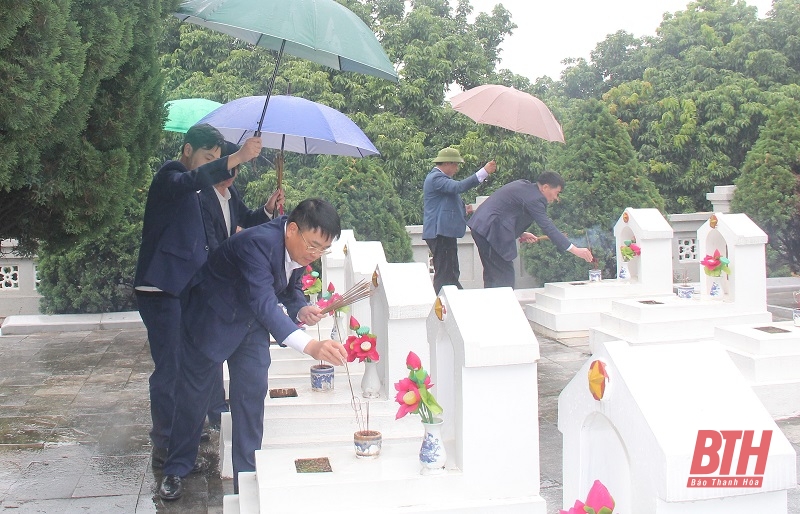 Trưởng ban Quản lý KKT Nghi Sơn và các Khu công nghiệp tỉnh kiểm tra tình hình sản xuất và đời sống Nhân dân thị xã Bỉm Sơn 