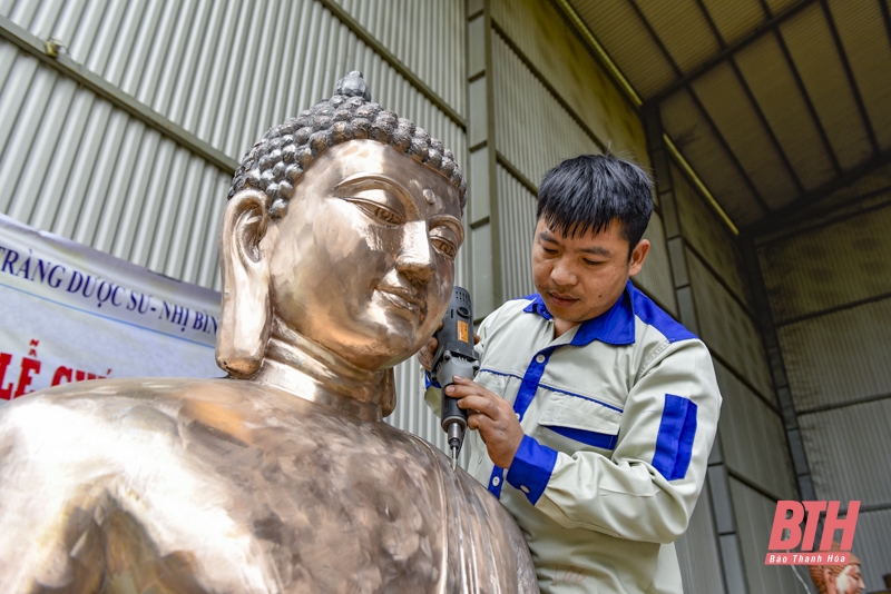 Làng nghề đúc đồng hàng trăm năm tuổi nhộn nhịp cận Tết