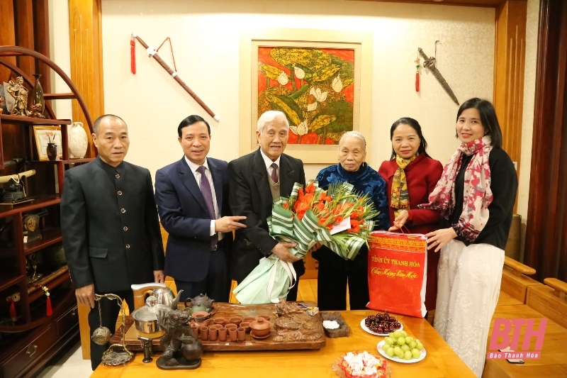 Phó Bí thư Thường trực Tỉnh ủy Lại Thế Nguyên thăm, kiểm tra tình hình thực hiện nhiệm vụ tại Trung tâm Kiểm soát bệnh tật tỉnh, Đài PT&TH Thanh Hóa và thăm một số văn nghệ sĩ, trí thức tiêu biểu