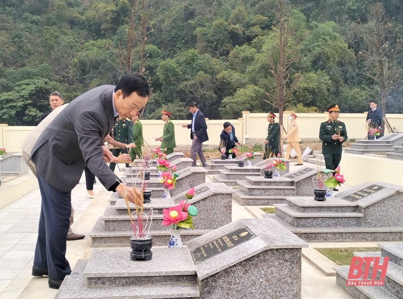 Chủ nhiệm Ủy ban Kiểm tra Tỉnh ủy Lê Quang Hùng thăm, tặng quà, chúc tết tại huyện Cẩm Thủy