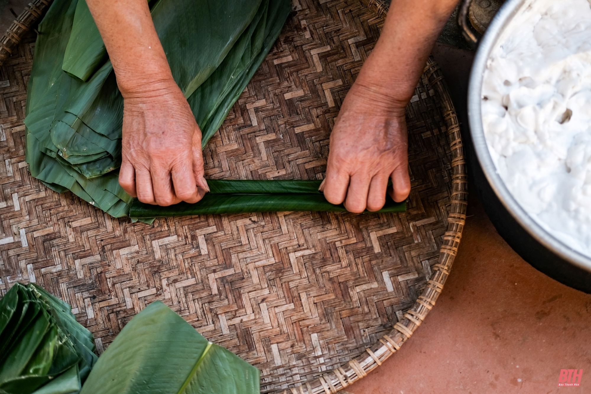 Ngày Tết về xứ Thanh làm bánh “con rồng, cháu quan”