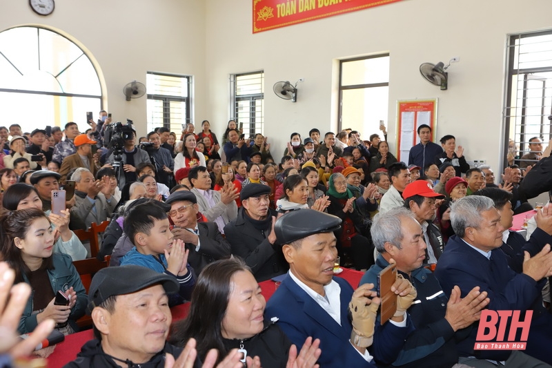 Thủ tướng Chính phủ Phạm Minh Chính kiểm tra tiến độ thi công tuyến đường cao tốc Bắc - Nam đoạn qua Thanh Hóa